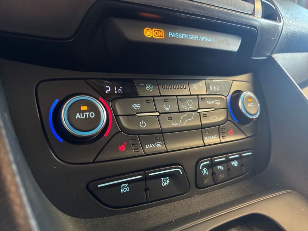 Ford Grand Tourneo Connect 2021 Punainen