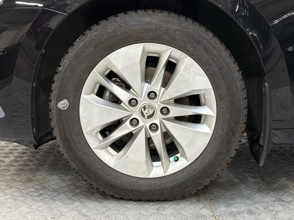 Skoda Octavia 2021 Musta