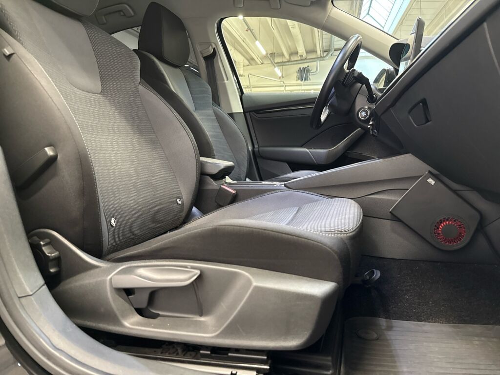 Skoda Octavia 2021 Musta