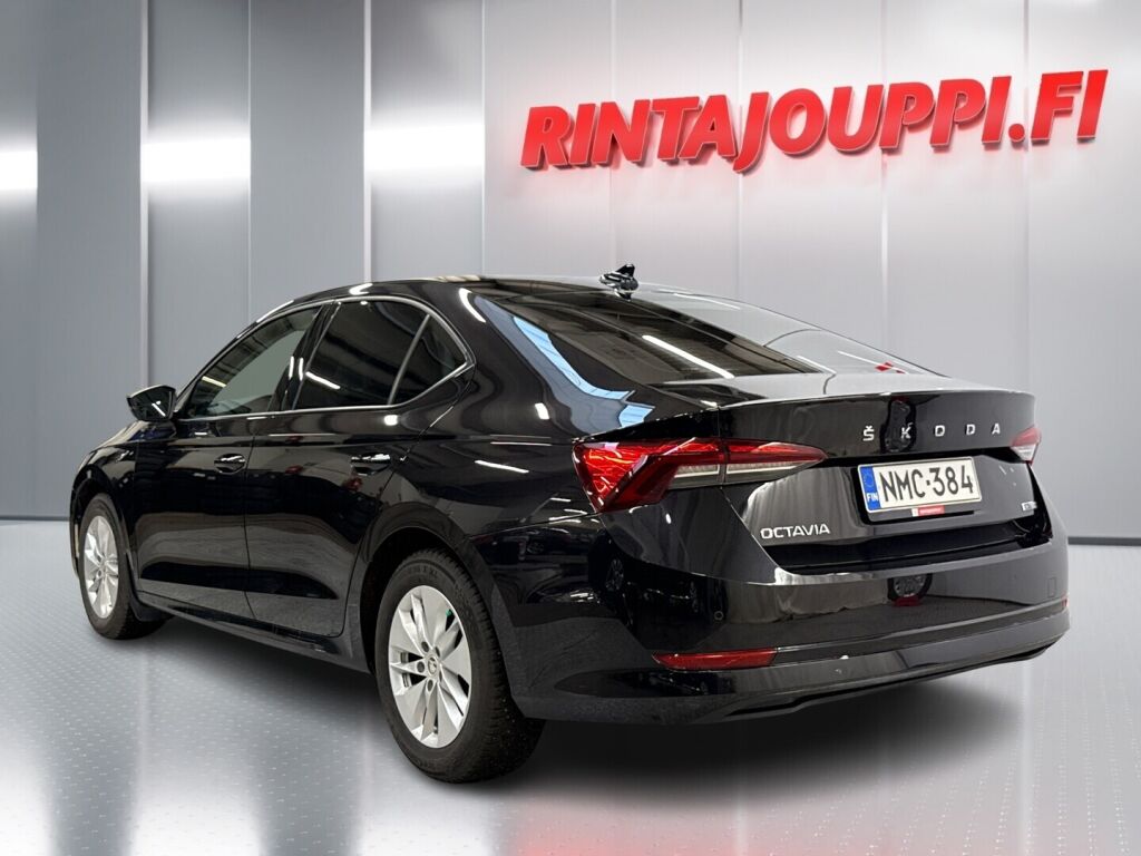 Skoda Octavia 2021 Musta
