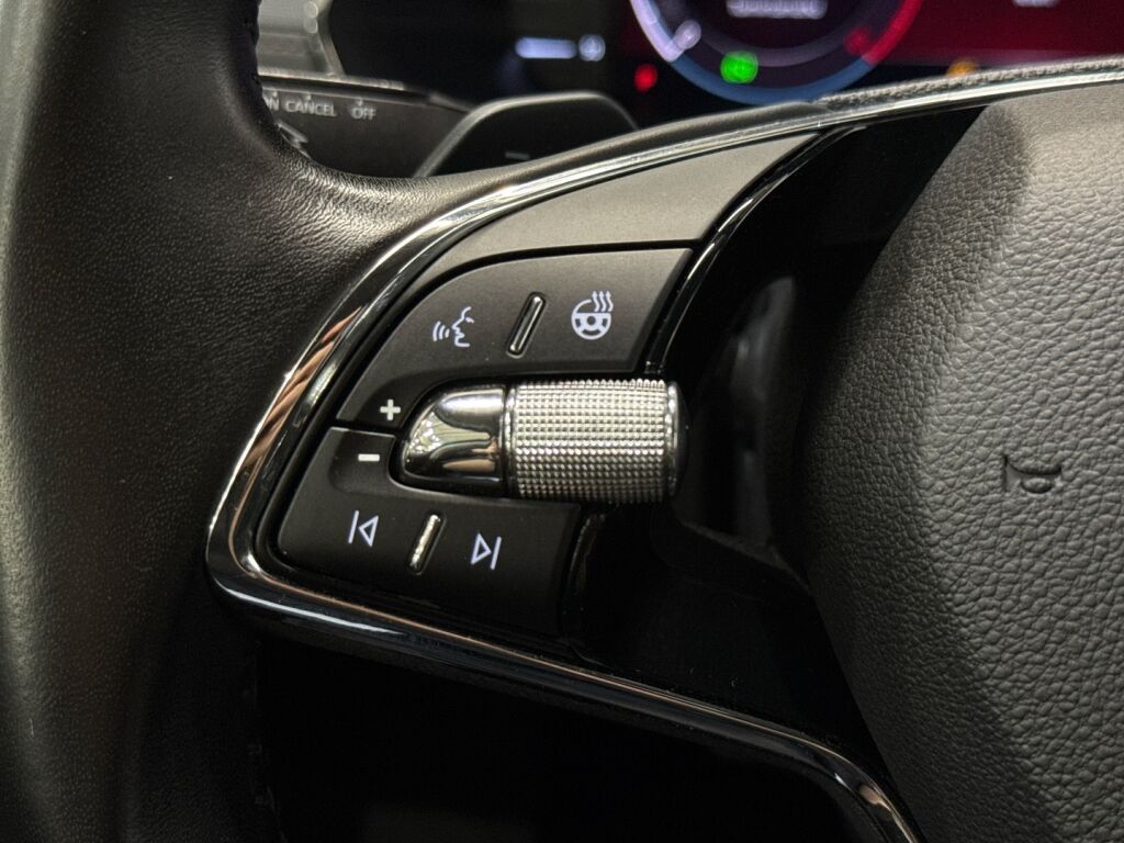 Skoda Octavia 2021 Musta