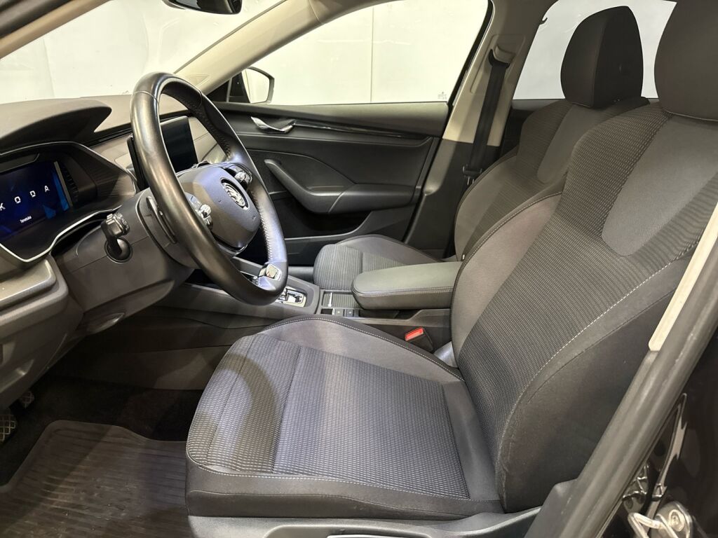 Skoda Octavia 2021 Musta