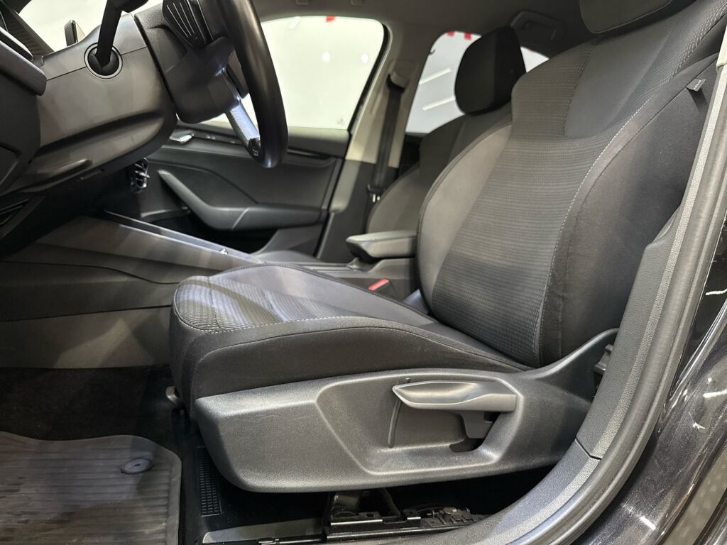 Skoda Octavia 2021 Musta