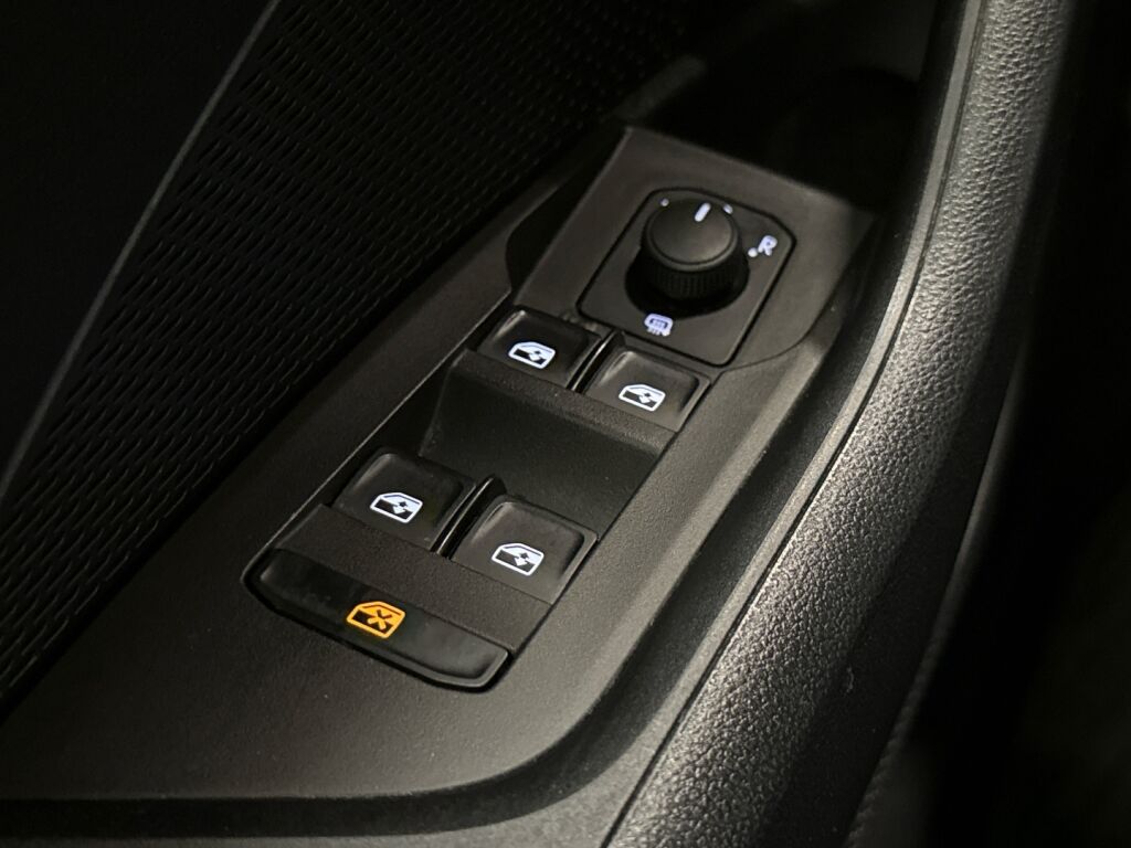 Skoda Octavia 2021 Musta