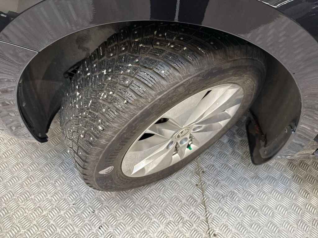 Skoda Octavia 2021 Musta