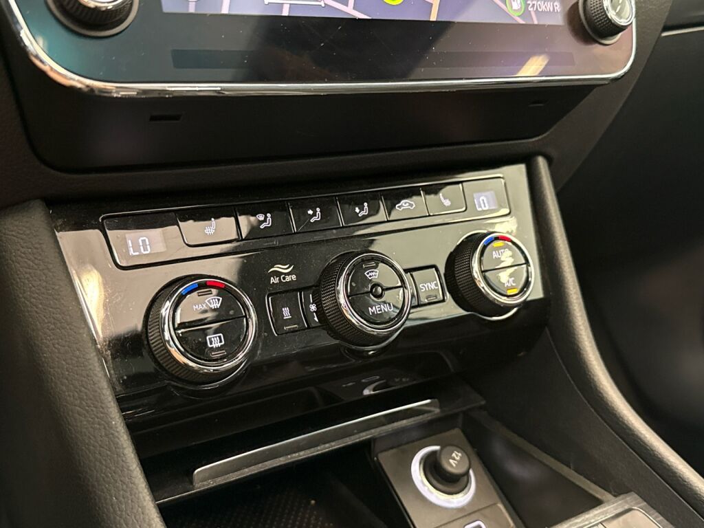 Skoda Superb 2022 Valkoinen