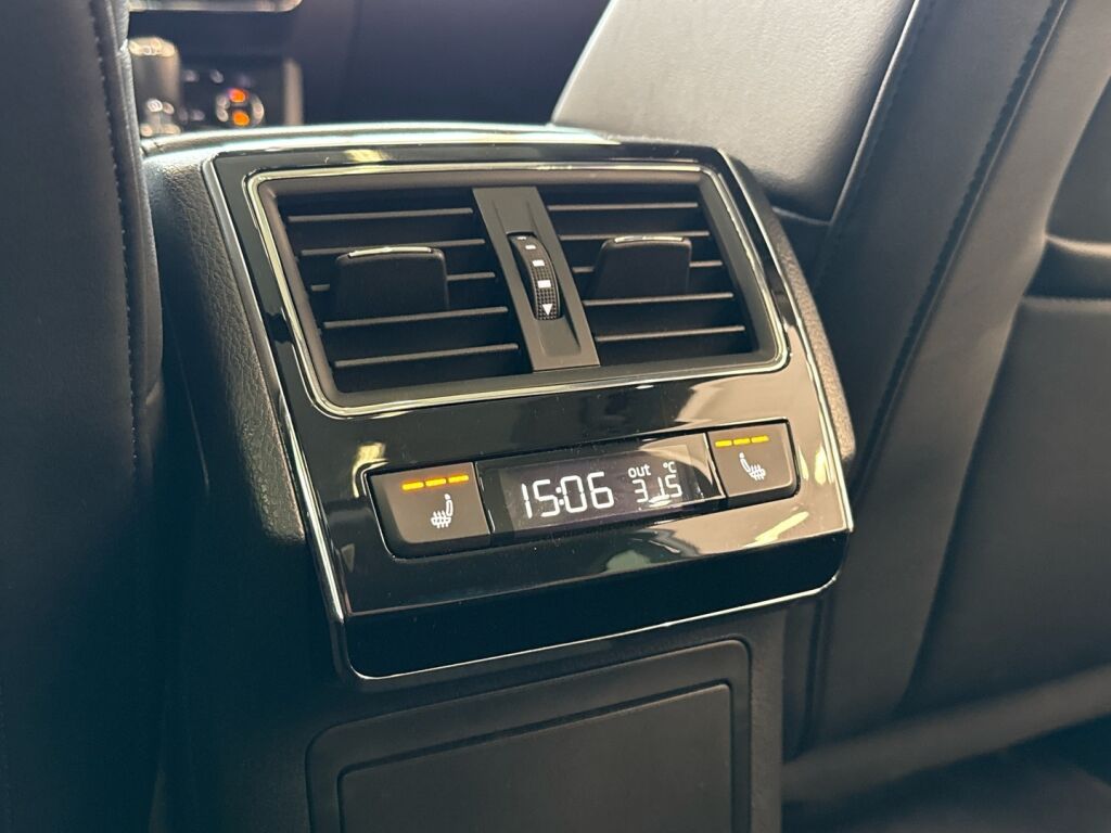 Skoda Superb 2022 Valkoinen