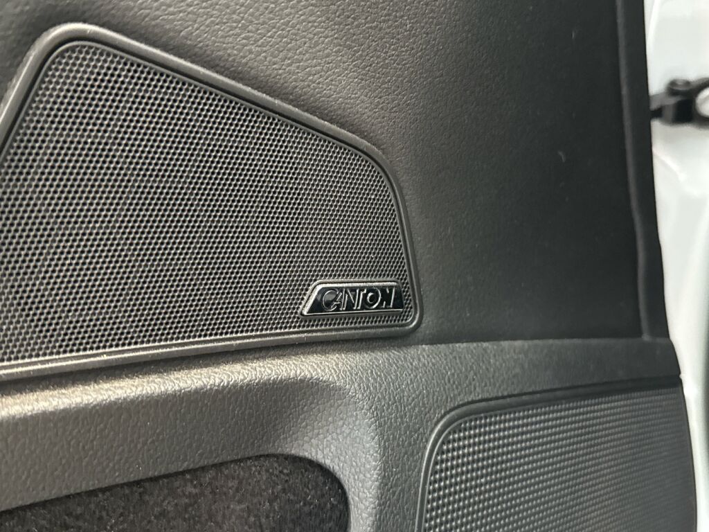 Skoda Superb 2022 Valkoinen