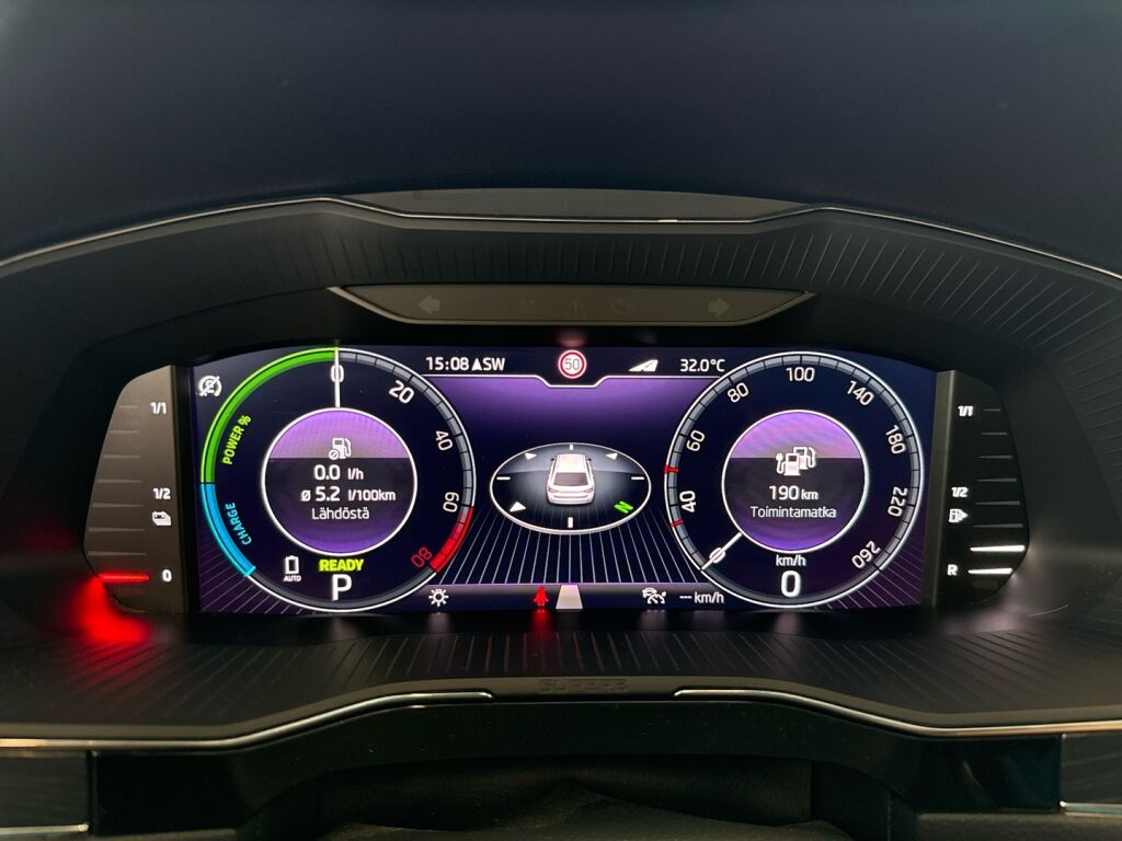 Skoda Superb 2022 Valkoinen