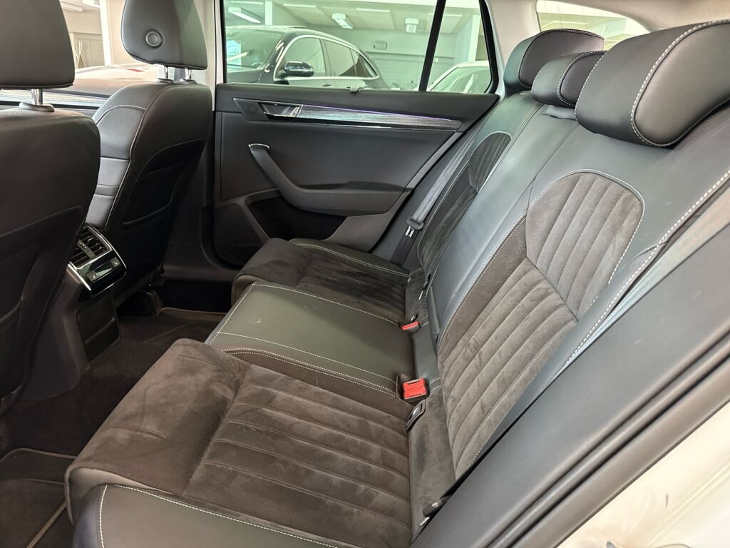 Skoda Superb 2022 Valkoinen