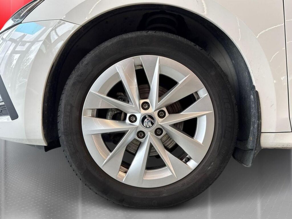 Skoda Octavia 2021 Valkoinen