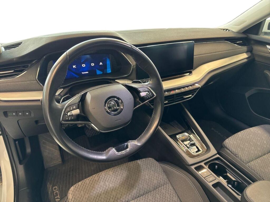 Skoda Octavia 2021 Valkoinen