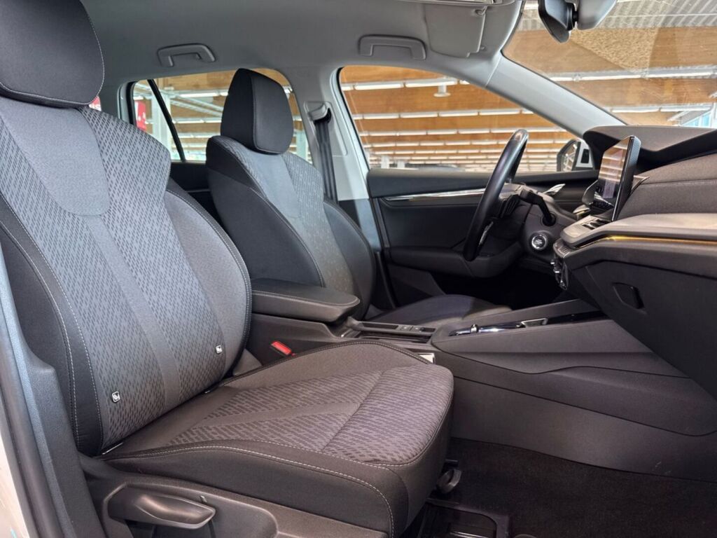 Skoda Octavia 2021 Valkoinen