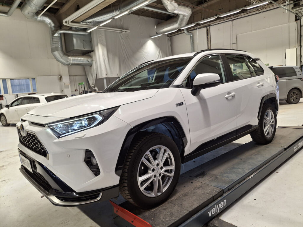 Toyota RAV4 Plug-in 2021 Valkoinen