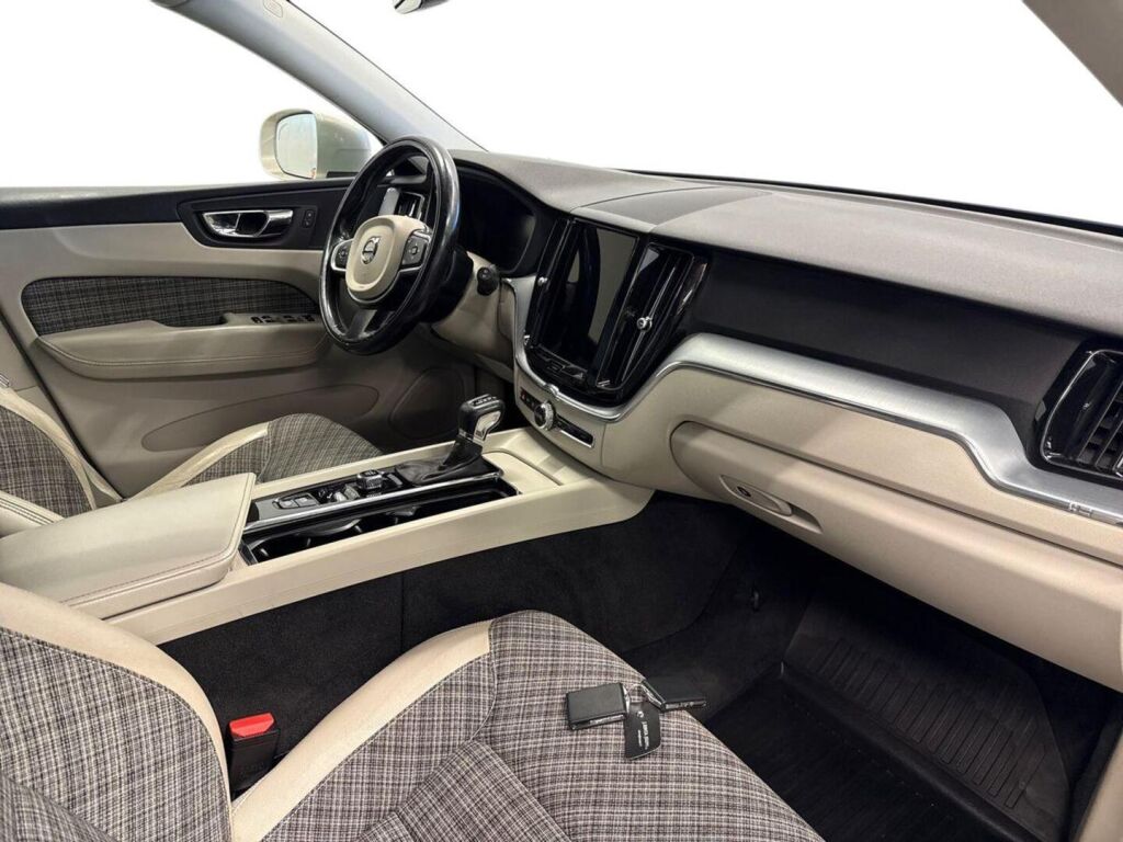 Volvo XC60 2017 Ruskea (beige)