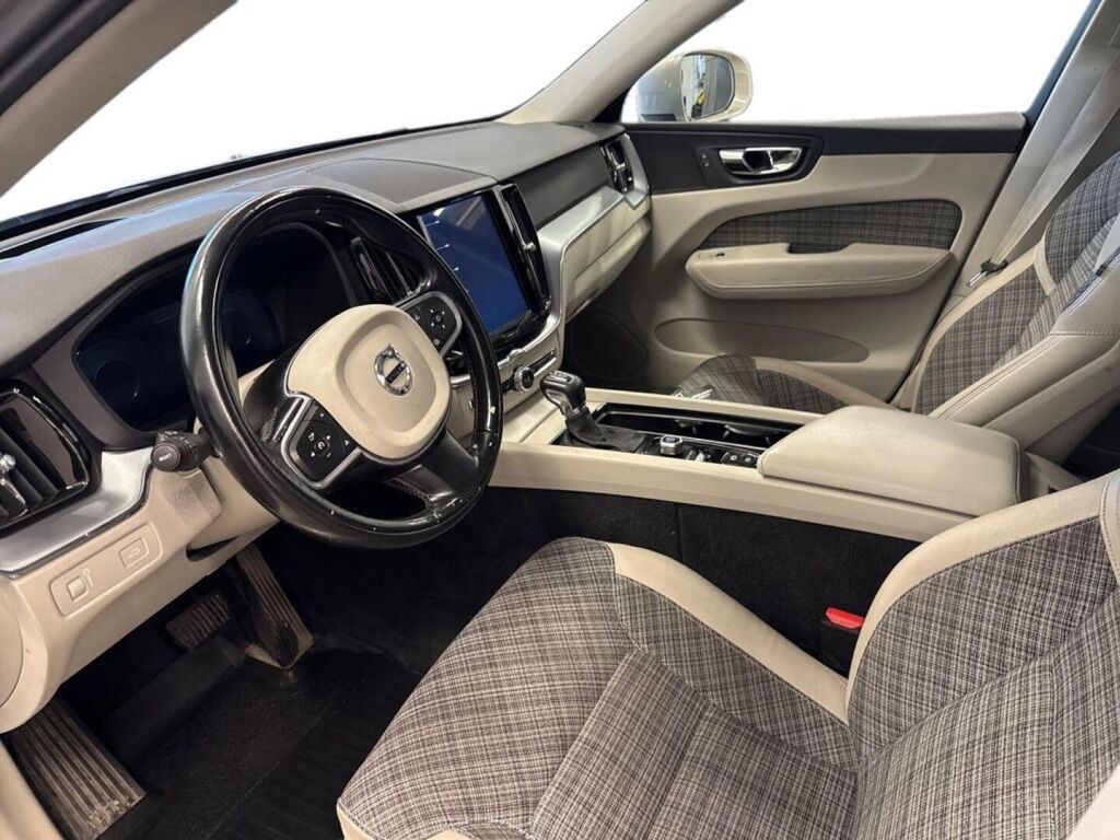 Volvo XC60 2017 Ruskea (beige)