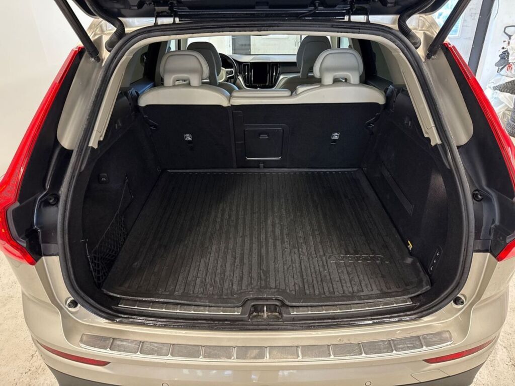 Volvo XC60 2017 Ruskea (beige)