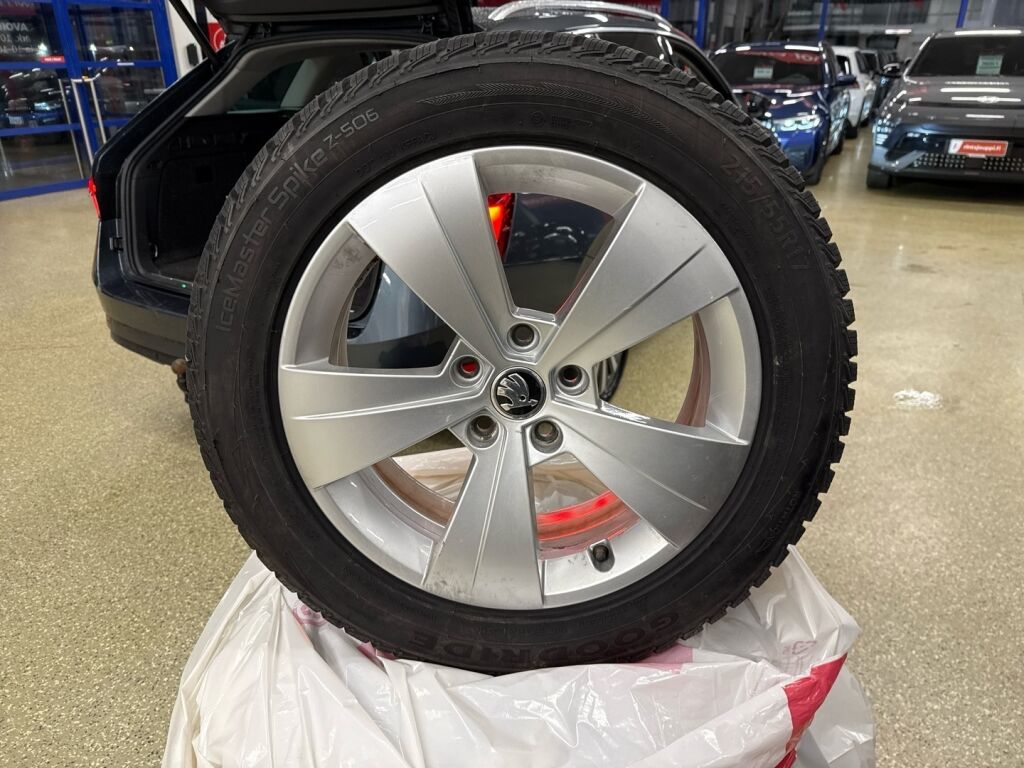 Skoda Superb 2021 Harmaa