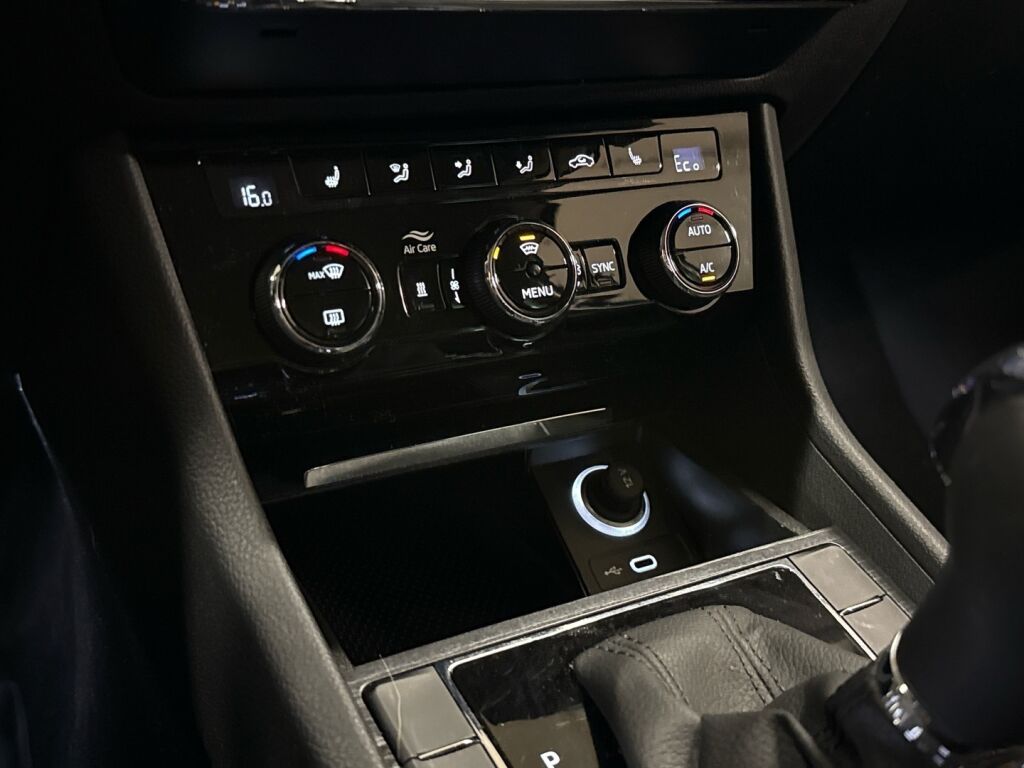 Skoda Superb 2021 Harmaa