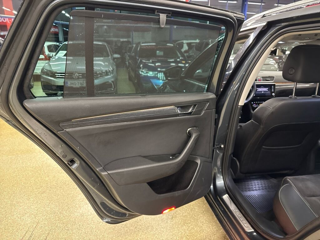 Skoda Superb 2021 Harmaa