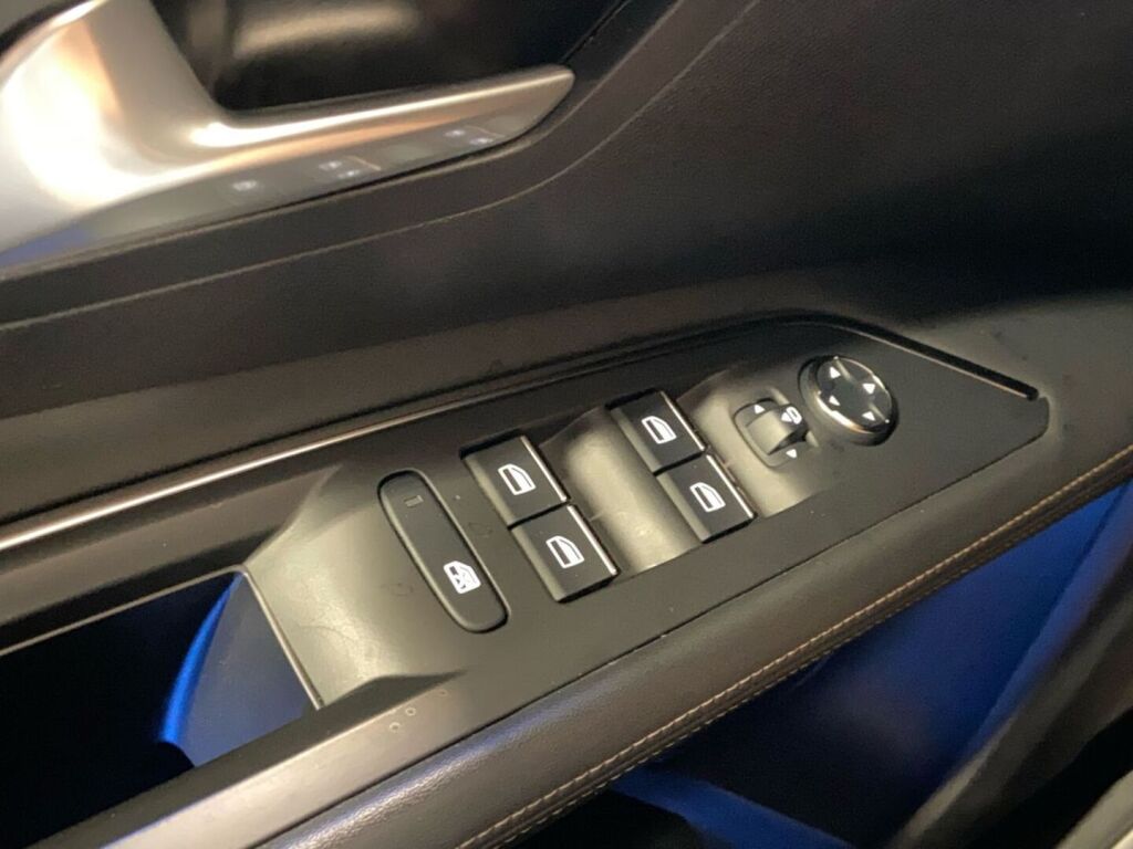 Peugeot 3008 2021 Punainen