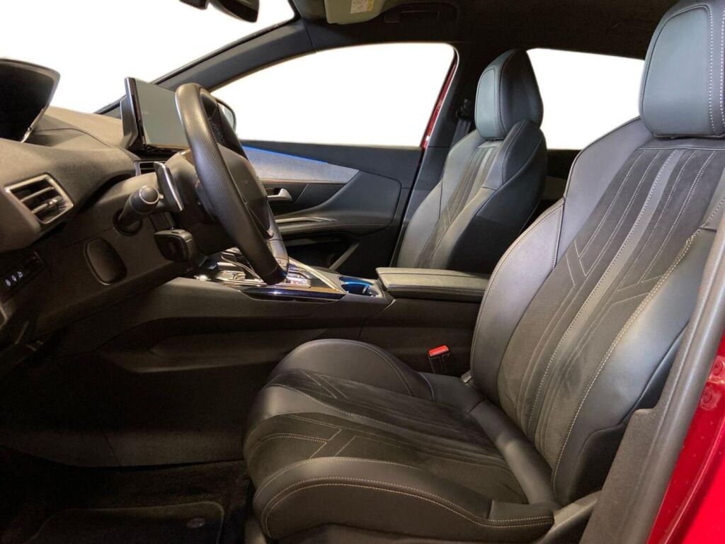 Peugeot 3008 2021 Punainen