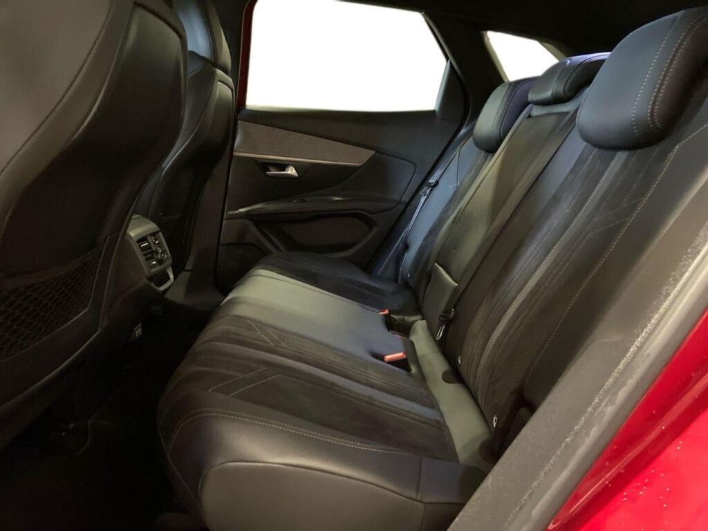 Peugeot 3008 2021 Punainen