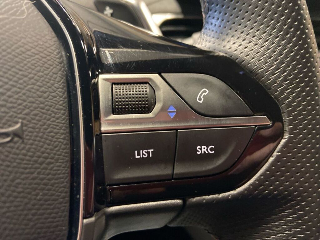 Peugeot 3008 2021 Punainen