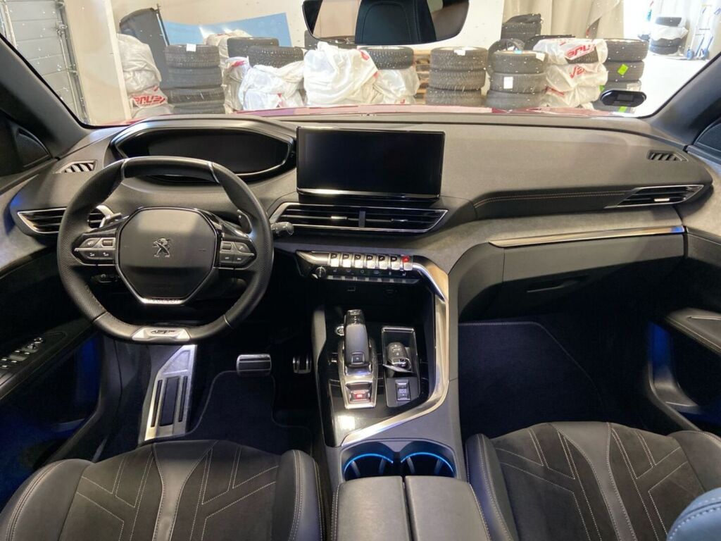 Peugeot 3008 2021 Punainen