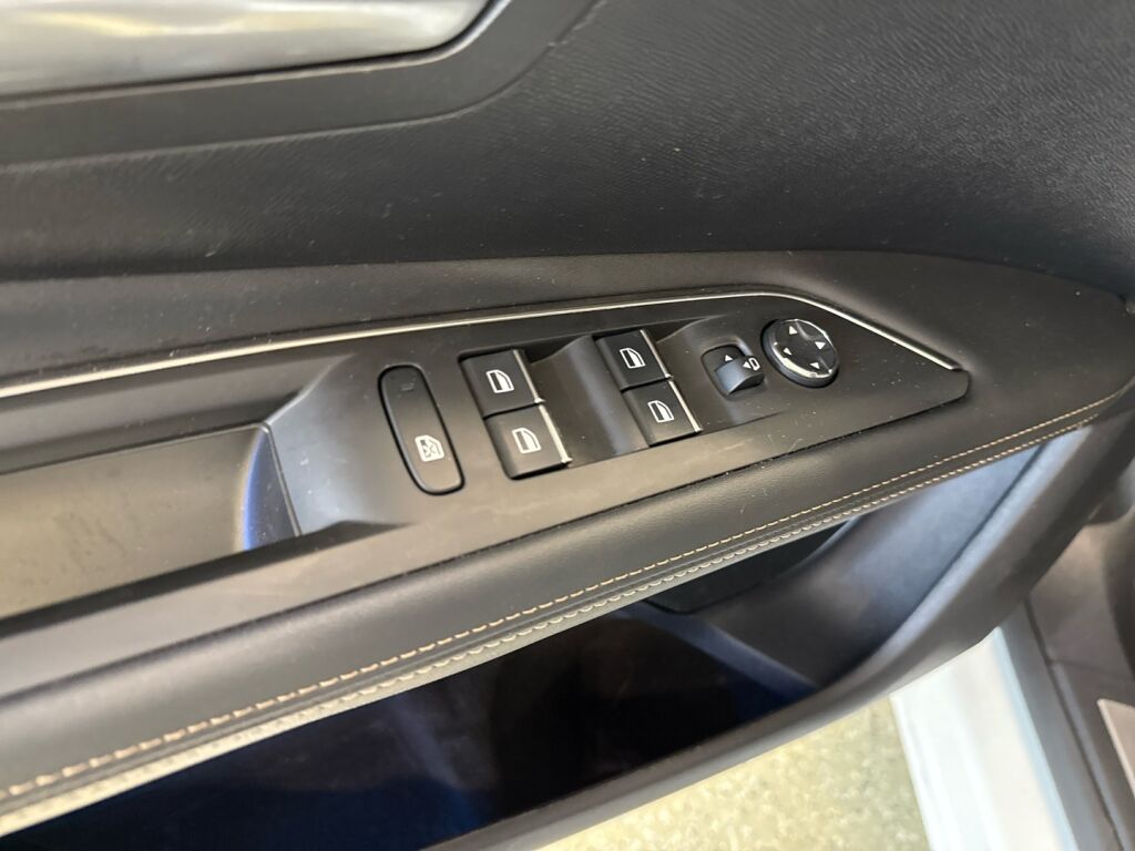 Peugeot 3008 2021 Valkoinen