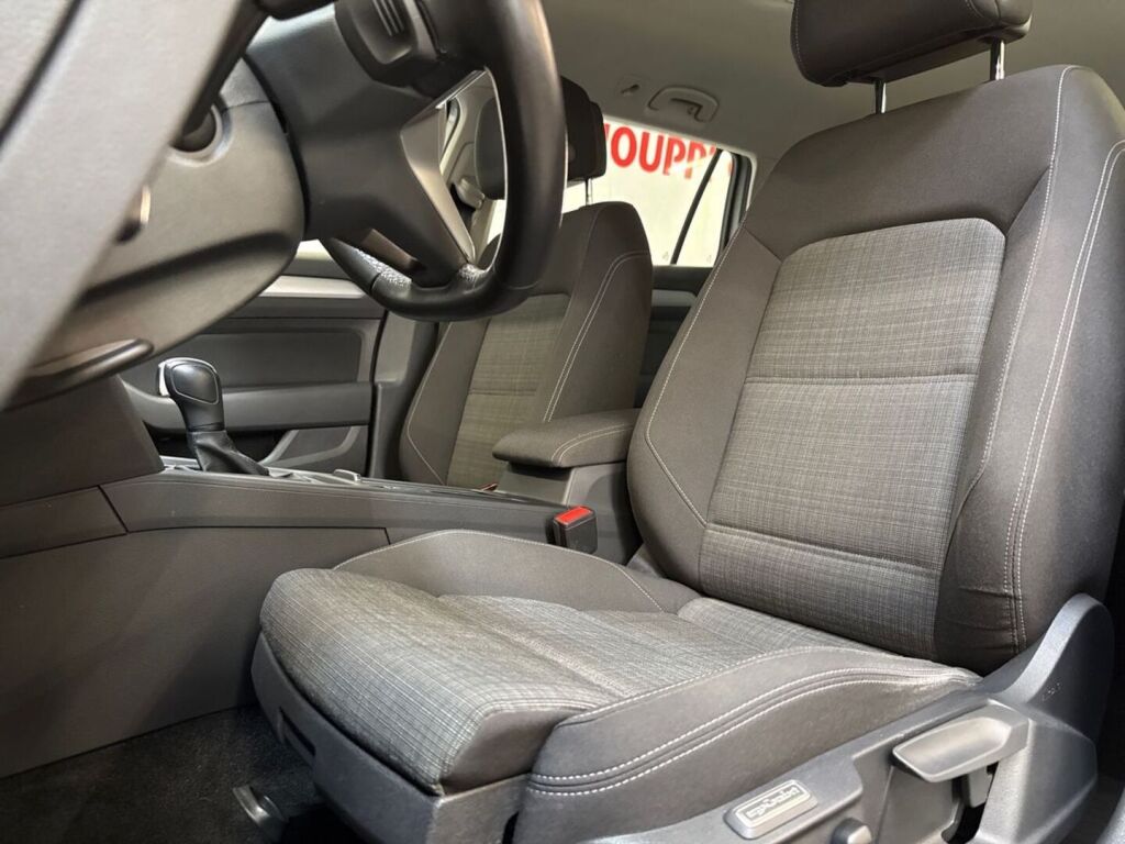 Volkswagen Passat 2021 Sininen