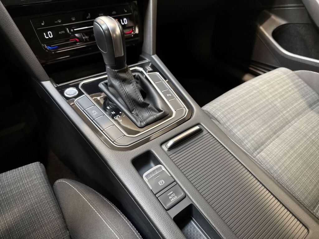 Volkswagen Passat 2021 Sininen