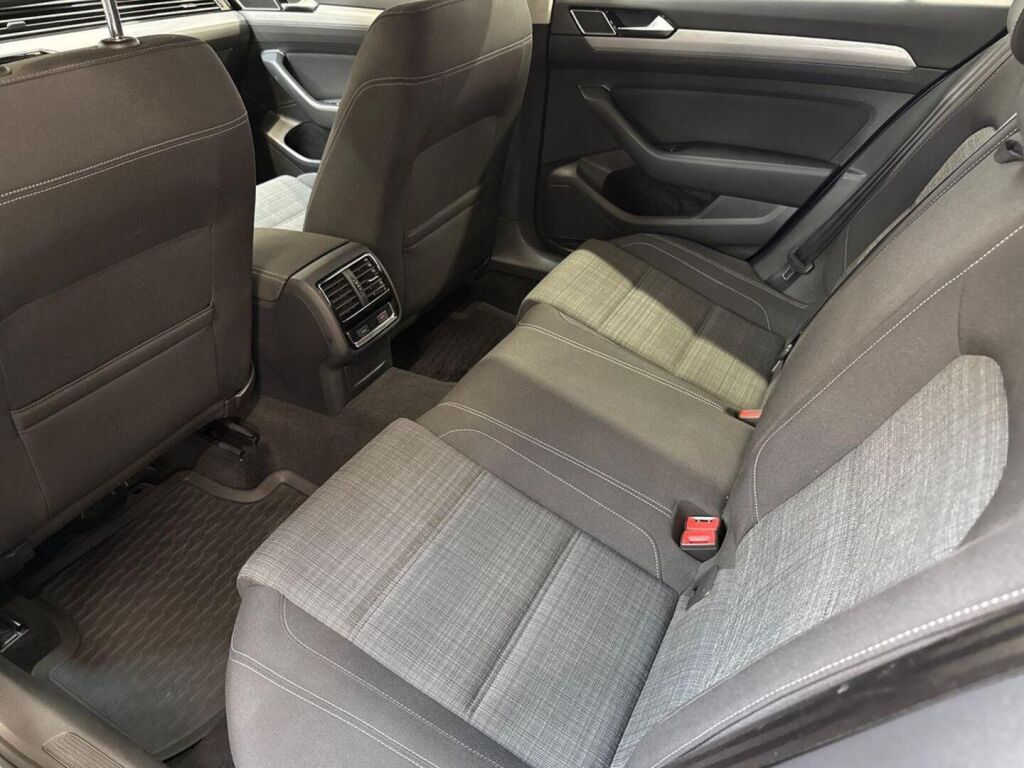 Volkswagen Passat 2021 Sininen