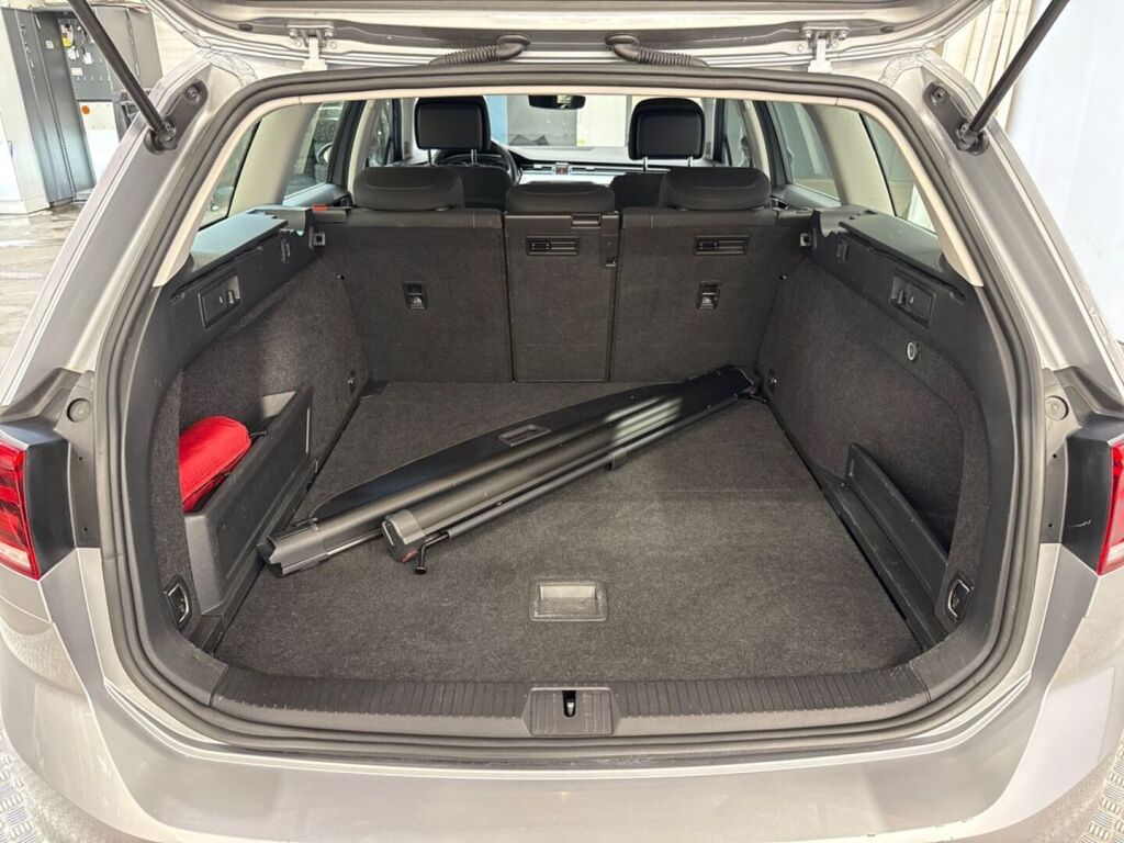 Volkswagen Passat 2021 Sininen