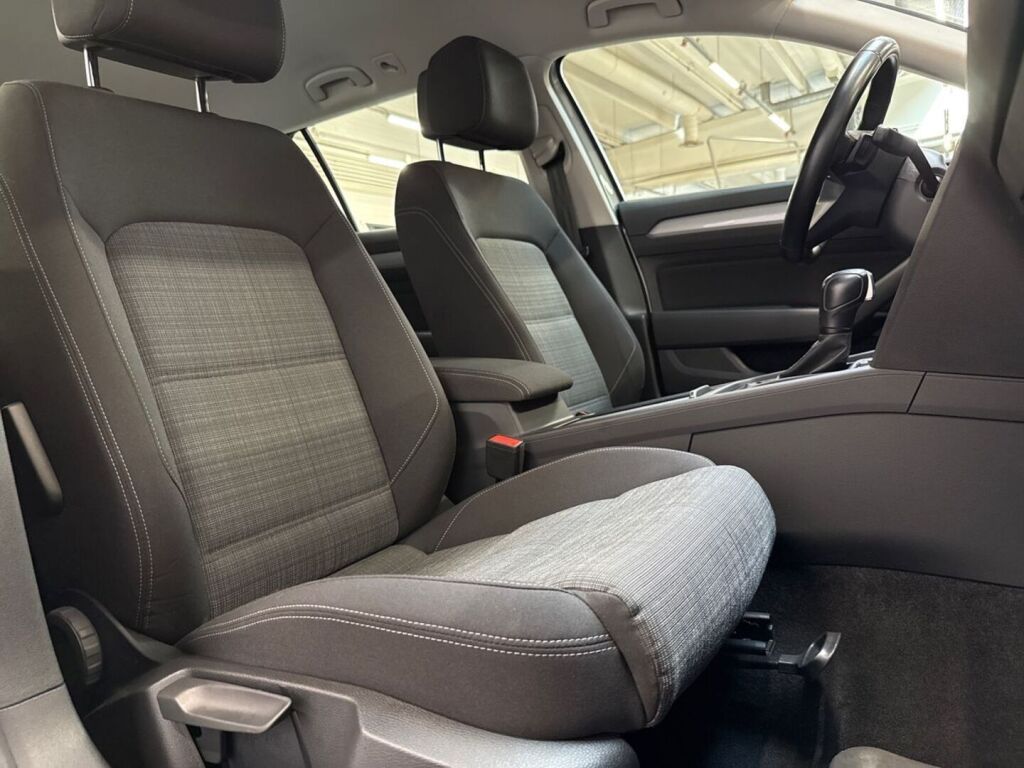 Volkswagen Passat 2021 Sininen