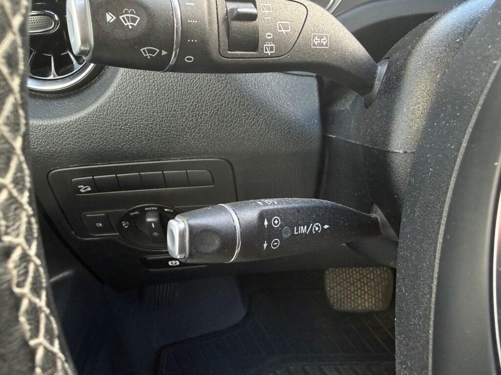 Mercedes-Benz Vito 2021 Musta
