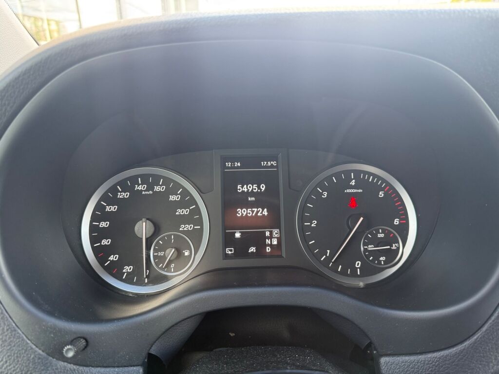 Mercedes-Benz Vito 2021 Musta