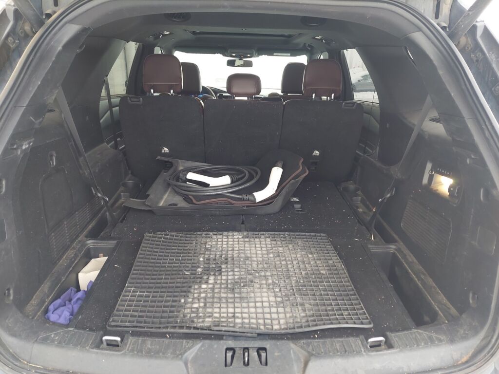 Ford Explorer 2021 Sininen