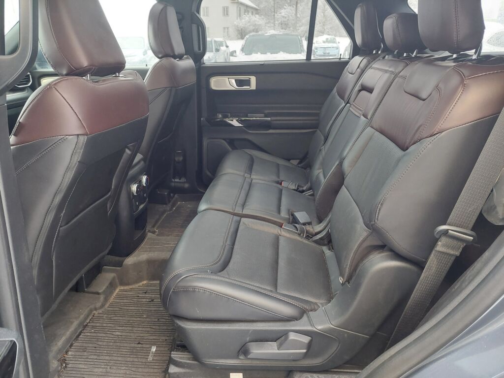 Ford Explorer 2021 Sininen