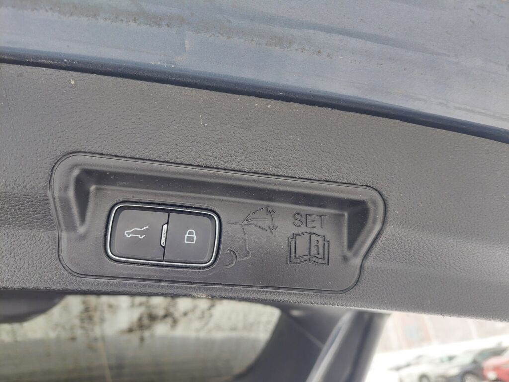 Ford Explorer 2021 Sininen