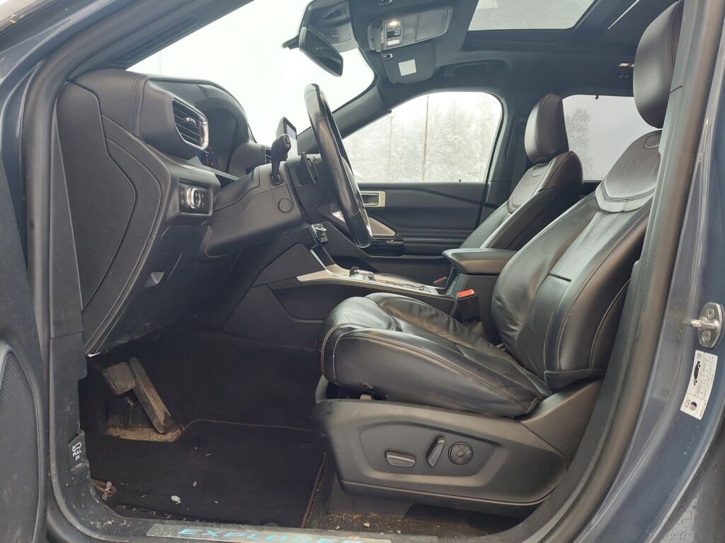 Ford Explorer 2021 Sininen