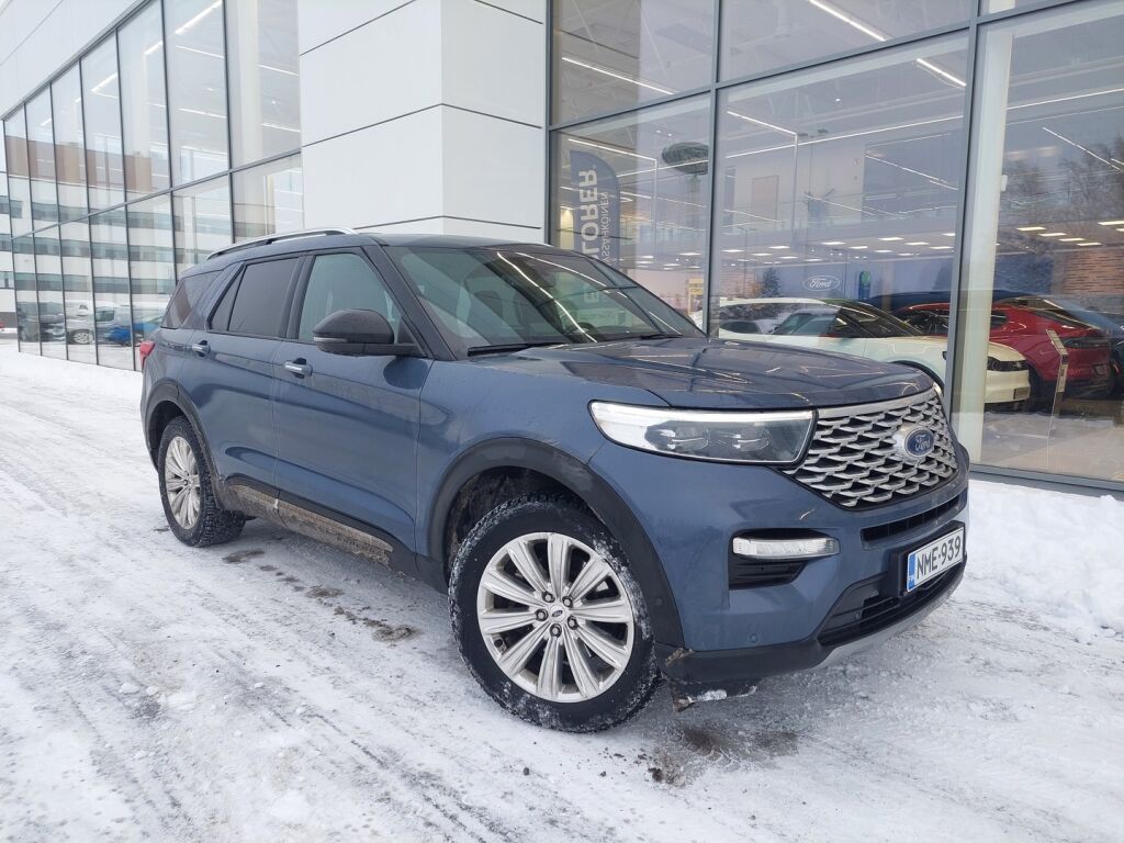 Ford Explorer 2021 Sininen