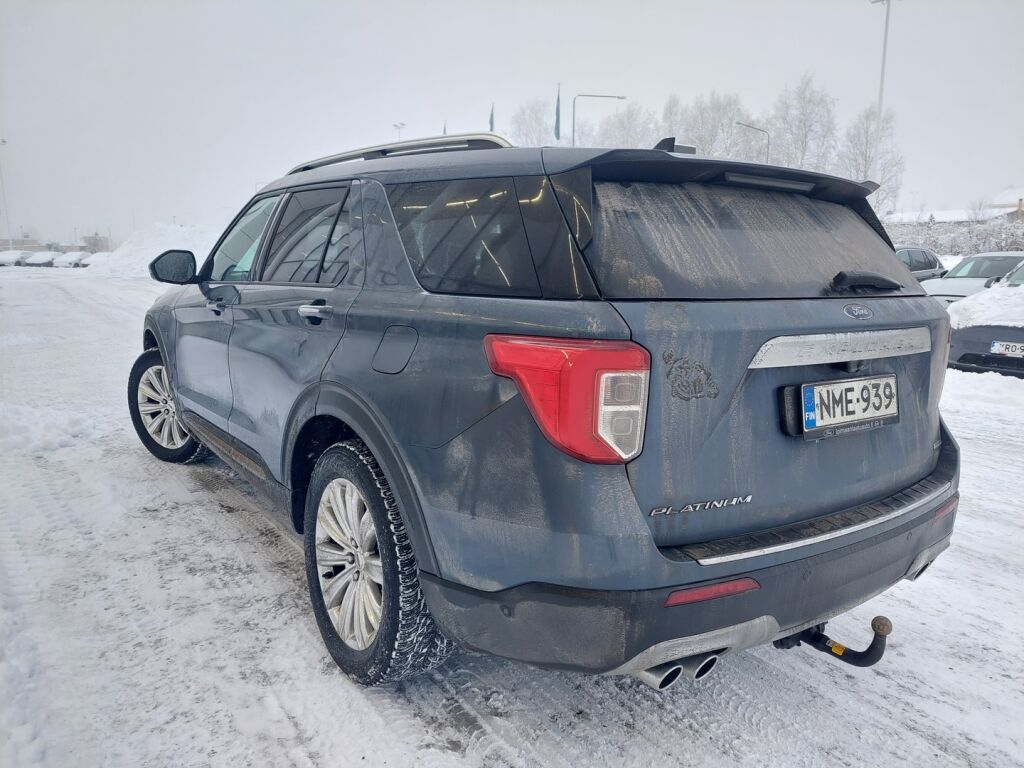 Ford Explorer 2021 Sininen