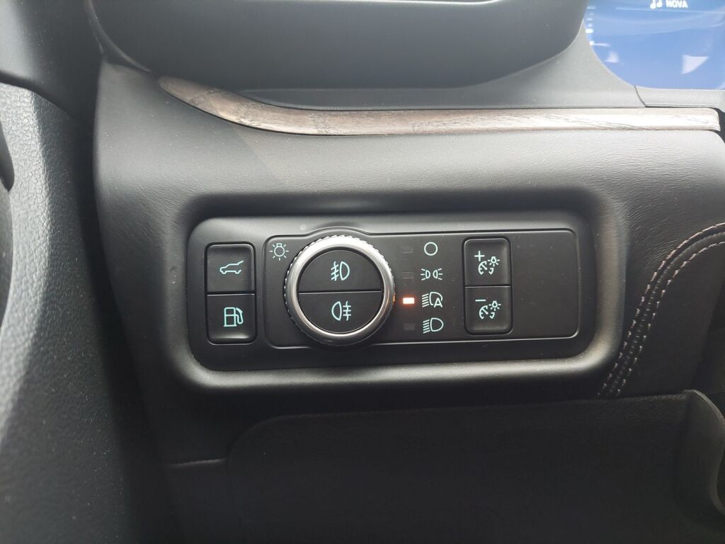 Ford Explorer 2021 Sininen