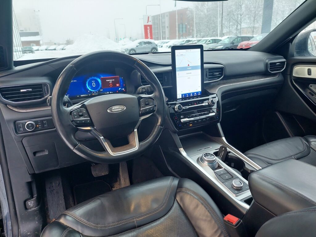 Ford Explorer 2021 Sininen