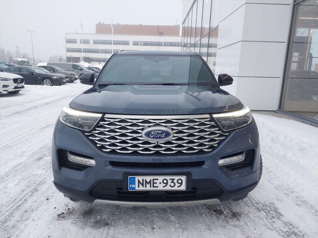 Ford Explorer 2021 Sininen
