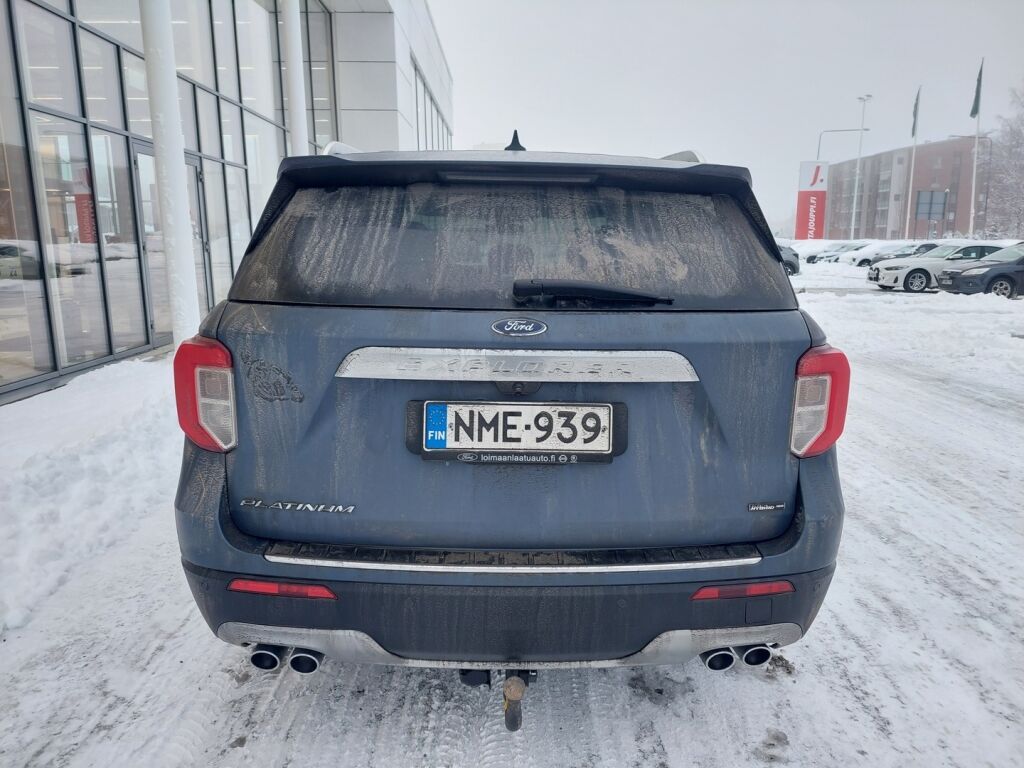 Ford Explorer 2021 Sininen