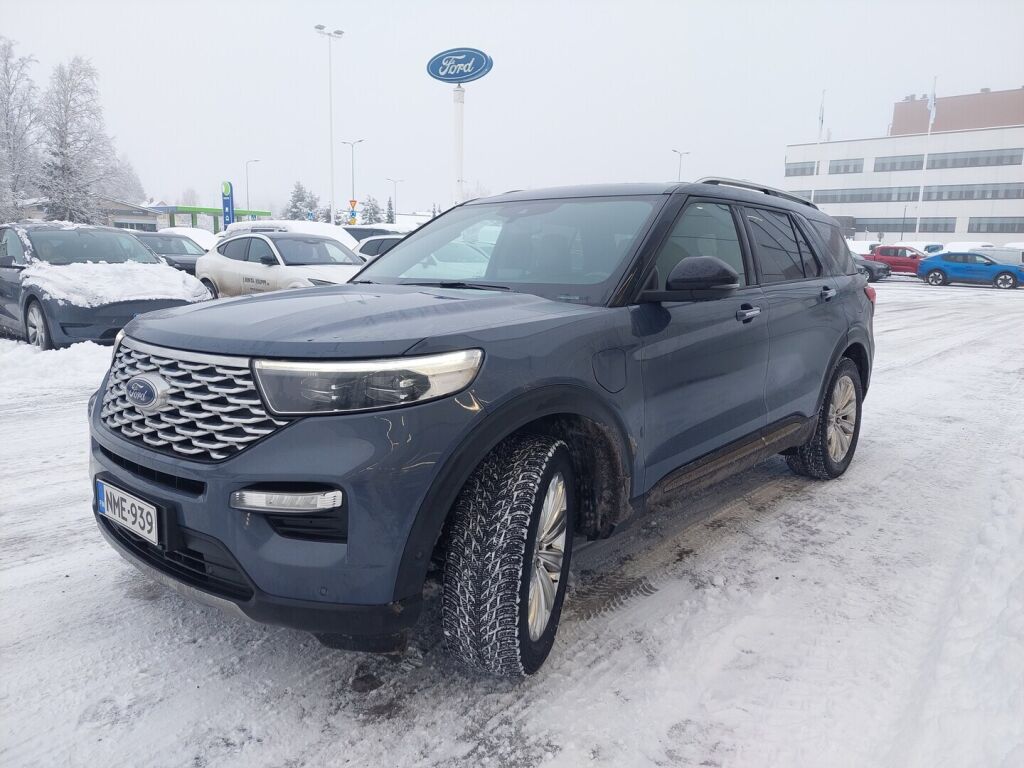 Ford Explorer 2021 Sininen