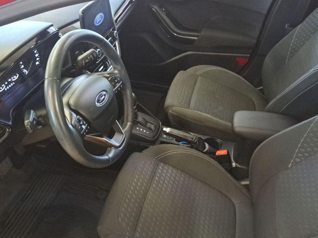 Ford Fiesta 2021 Punainen