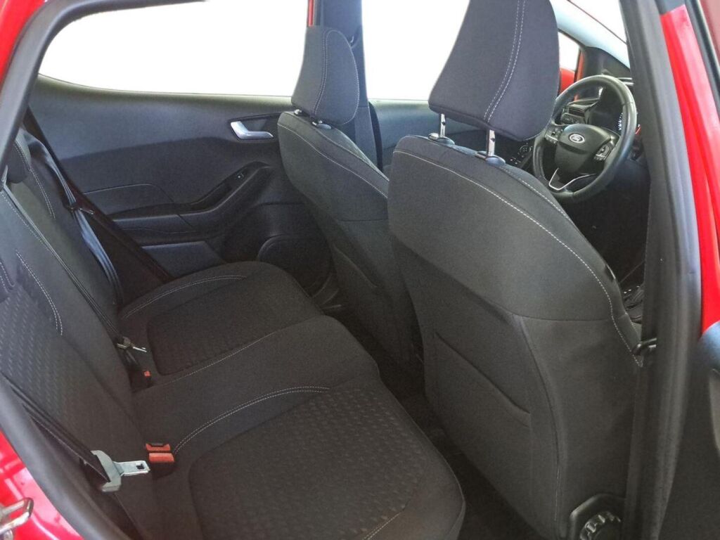 Ford Fiesta 2021 Punainen